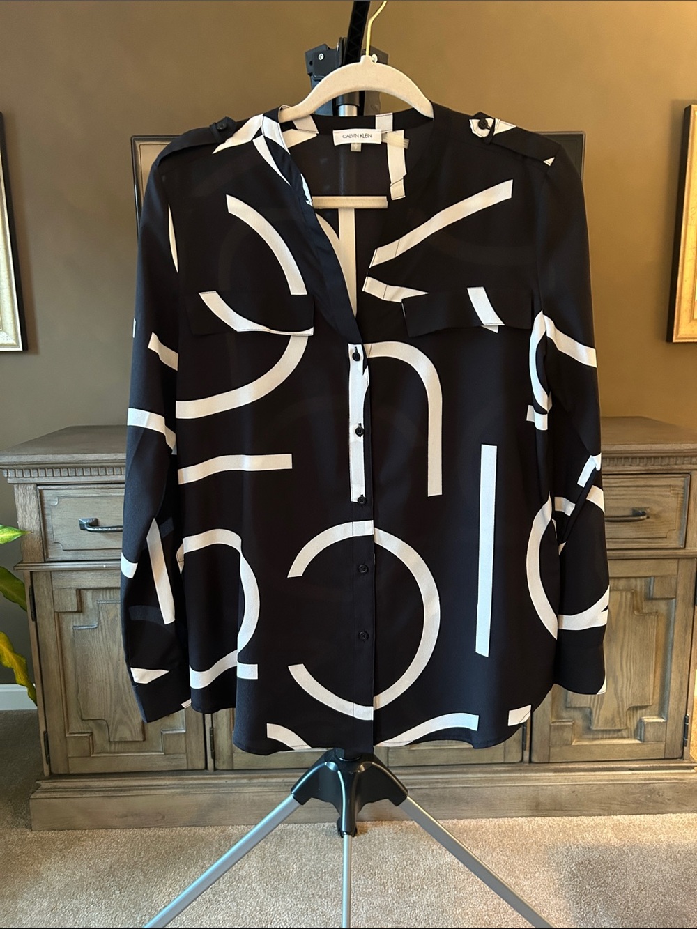 Calvin Klein Black & White Abstract Geometric Button-Down Blouse